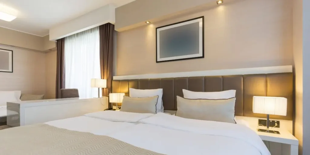 Honeymoon Hotel in Manali​| ​​hotel in Manali for honeymoon